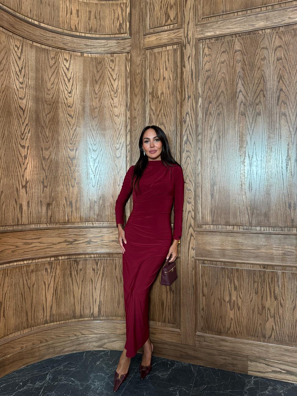 Bordo Drape Yaka Yırtmaçlı Uzun Elbise