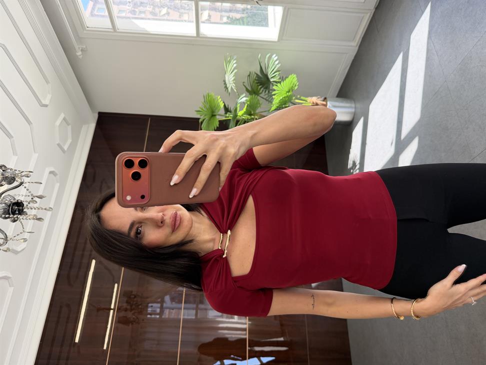 Bordo Kısa Kollu Toka Detaylı Bluz