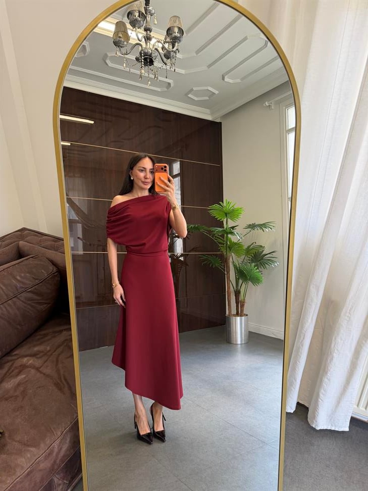 Strawberry Omzu Dökümlü Elbise