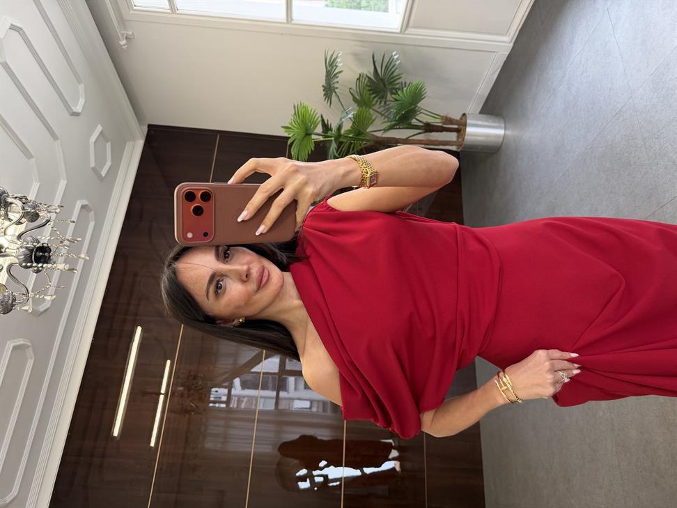 Kırmızı Omzu Dökümlü Elbise