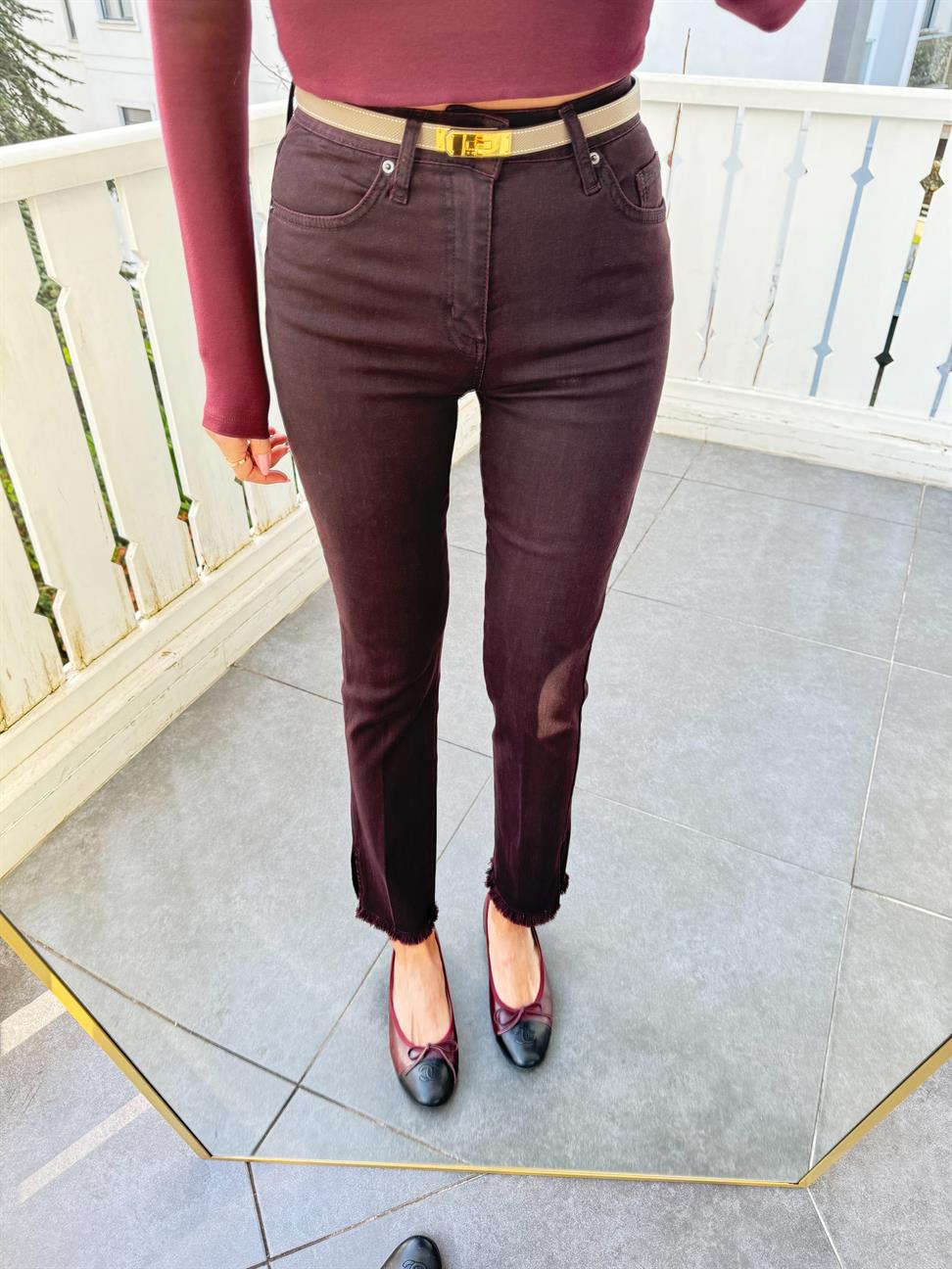 Bordo Paçası Püsküllü ve Yırtmaçlı Jean Pantolon