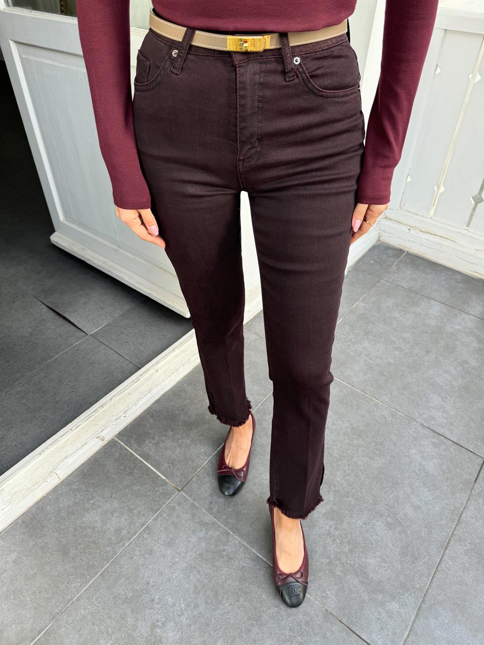 Bordo Paçası Püsküllü ve Yırtmaçlı Jean Pantolon