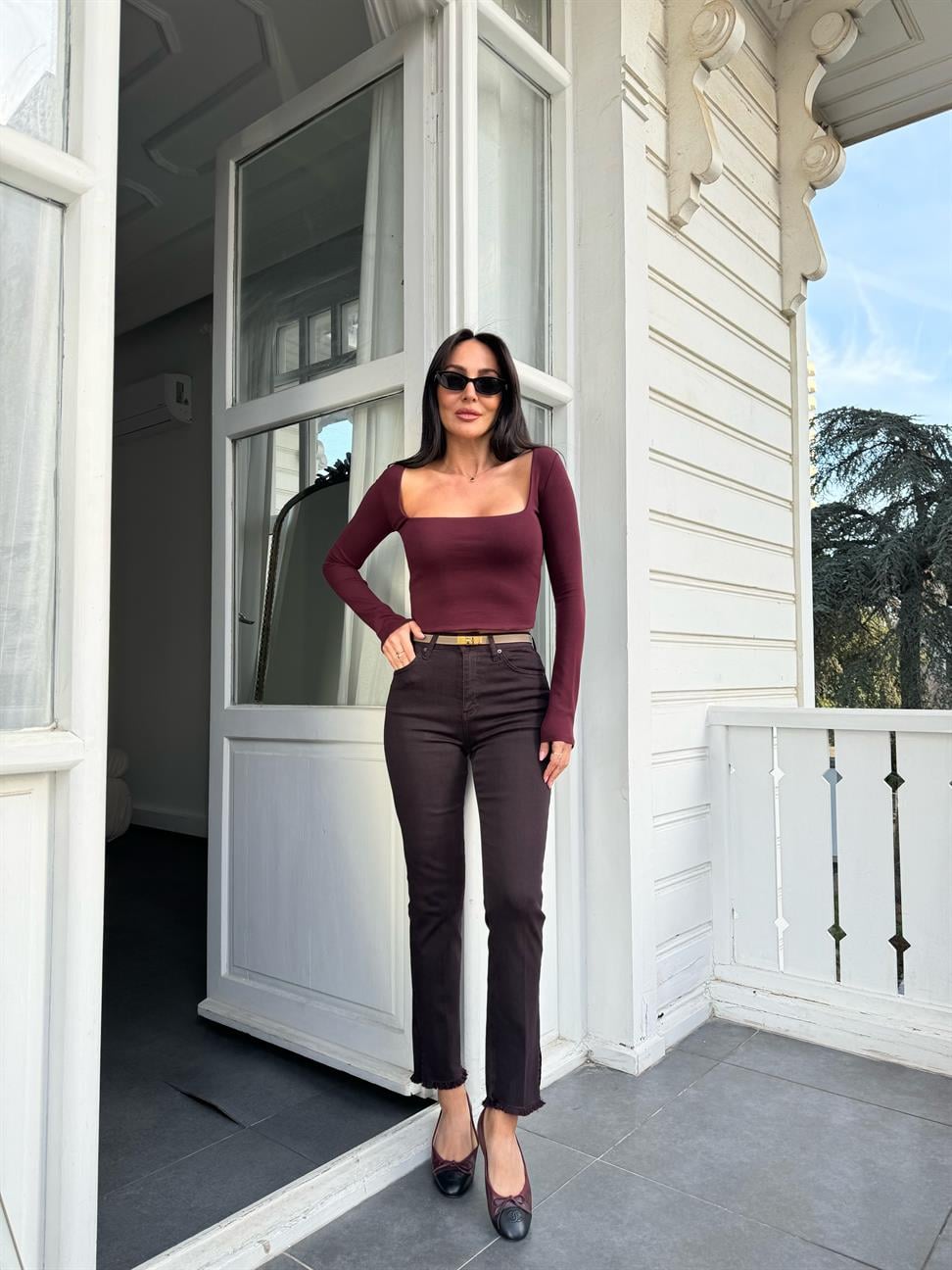 Bordo Paçası Püsküllü ve Yırtmaçlı Jean Pantolon