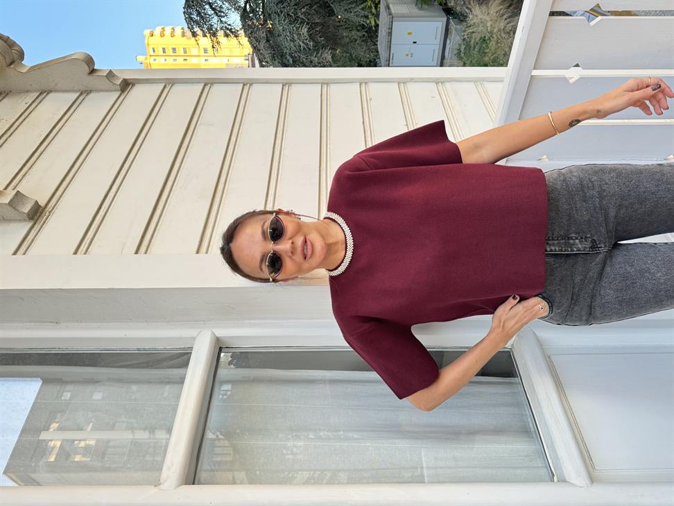 Bordo Yaka Taş İşlemeli Yumuşak Doku Triko