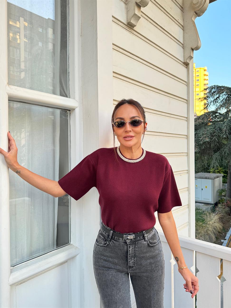 Bordo Yaka Taş İşlemeli Yumuşak Doku Triko