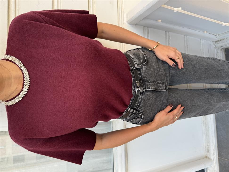 Bordo Yaka Taş İşlemeli Yumuşak Doku Triko