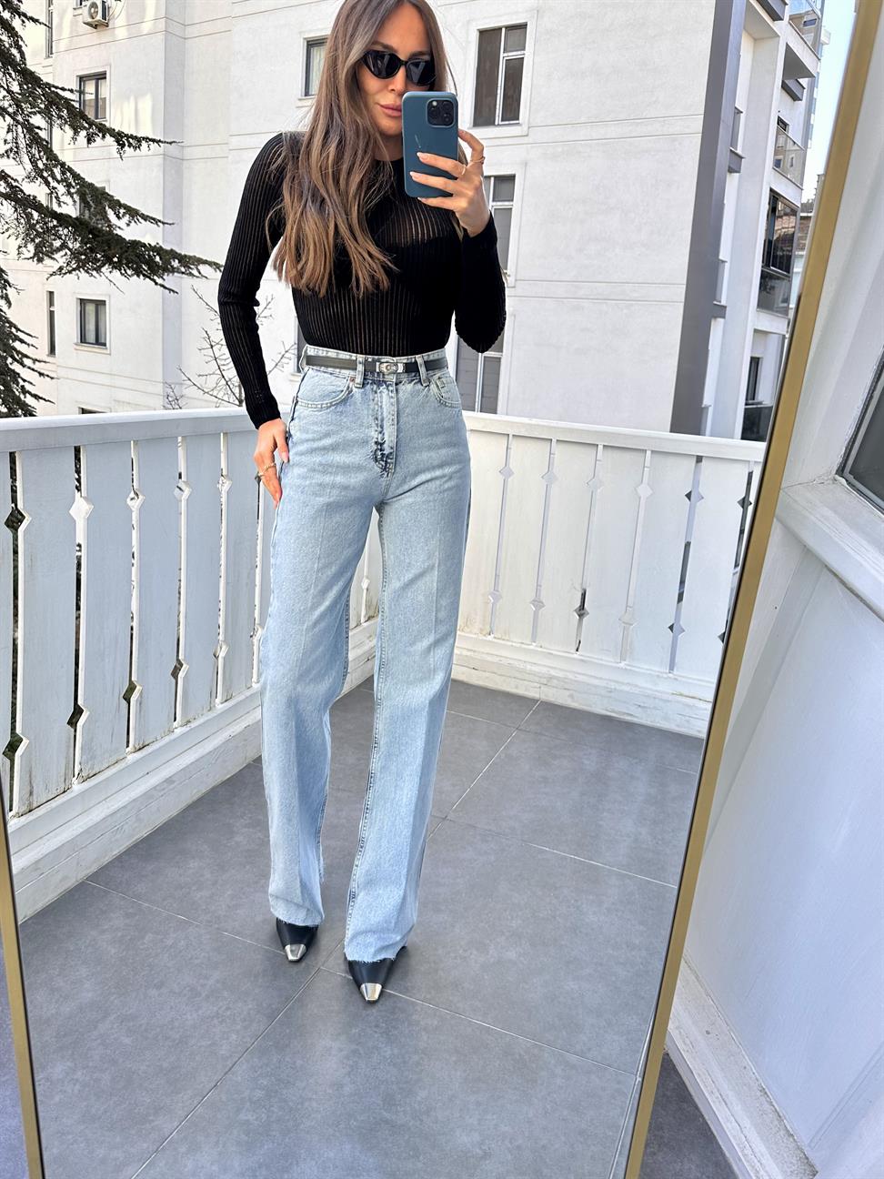 Buz Mavisi Kesik Paça Straight Jean