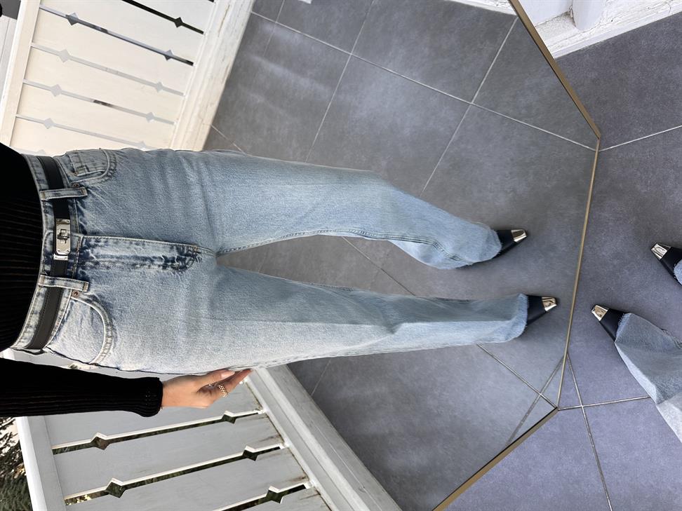 Buz Mavisi Kesik Paça Straight Jean