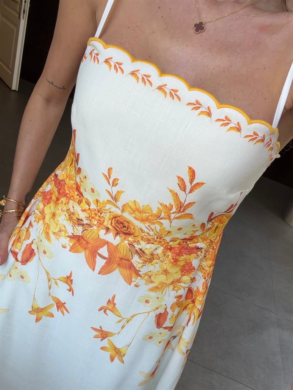 Ekru Bağlamalı Askılı Elbise