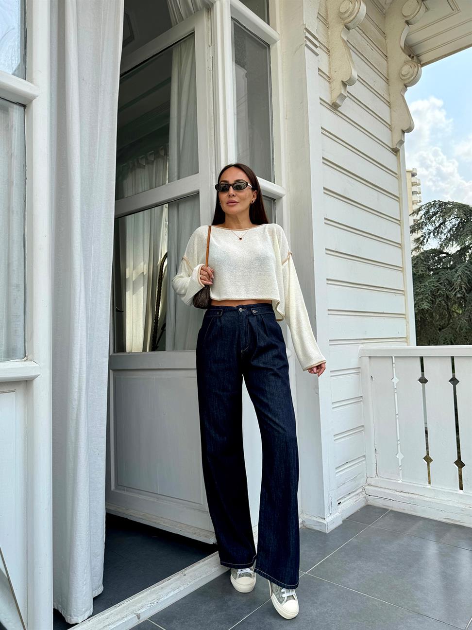 Ekru-Bej Kayık Yaka İnce Dokulu Triko Kazak