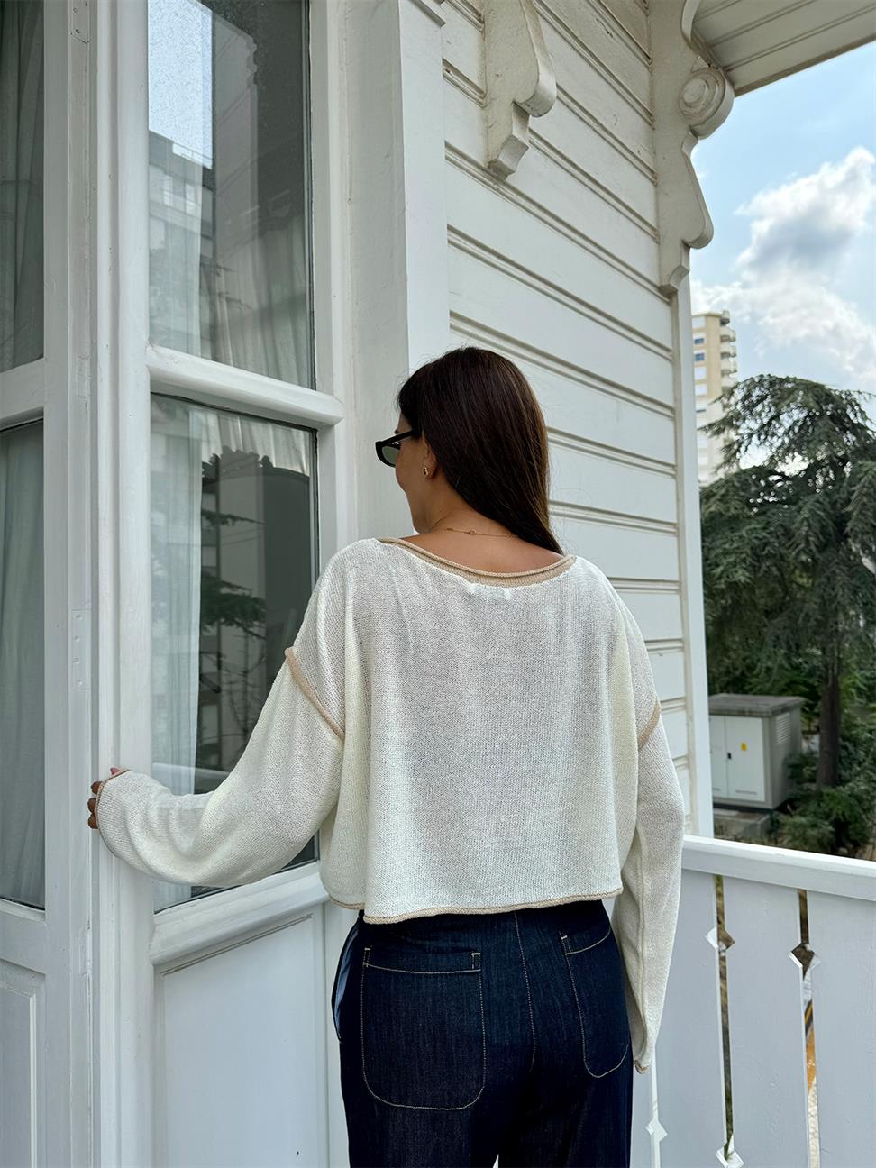 Ekru-Bej Kayık Yaka İnce Dokulu Triko Kazak