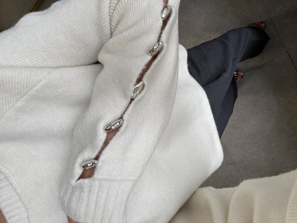 Ekru Bisiklet Yaka Aksesuar Detaylı Triko Kazak