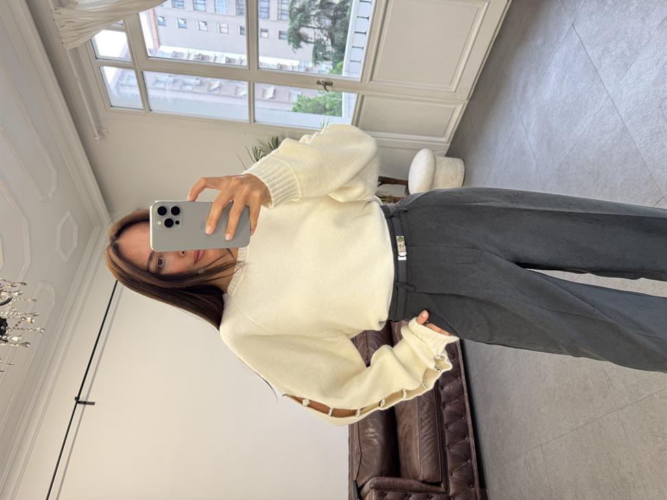 Ekru Bisiklet Yaka Aksesuar Detaylı Triko Kazak