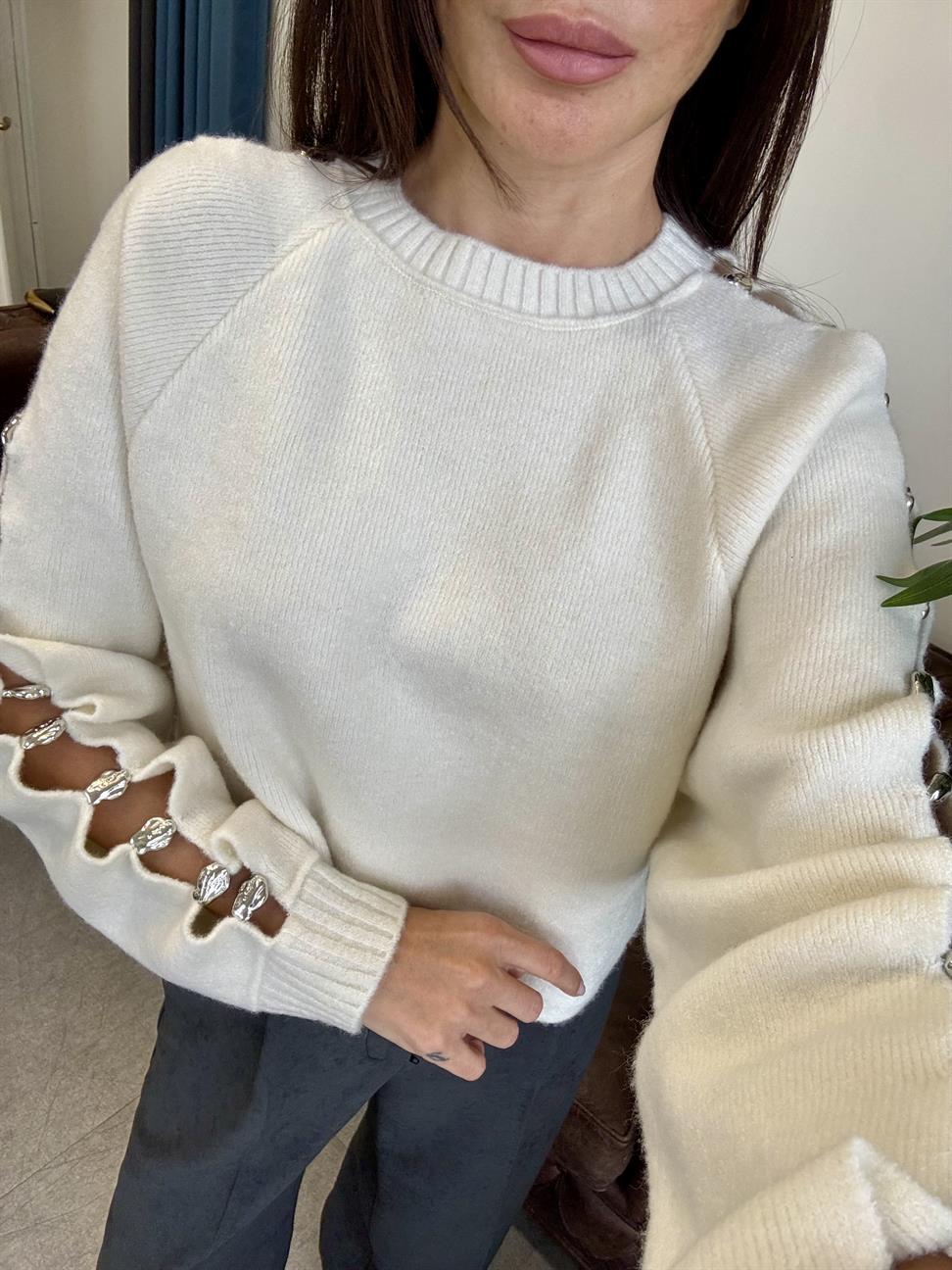 Ekru Bisiklet Yaka Aksesuar Detaylı Triko Kazak