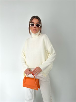 Ekru Boğazlı İspanyol Kol Salaş Triko Kazak