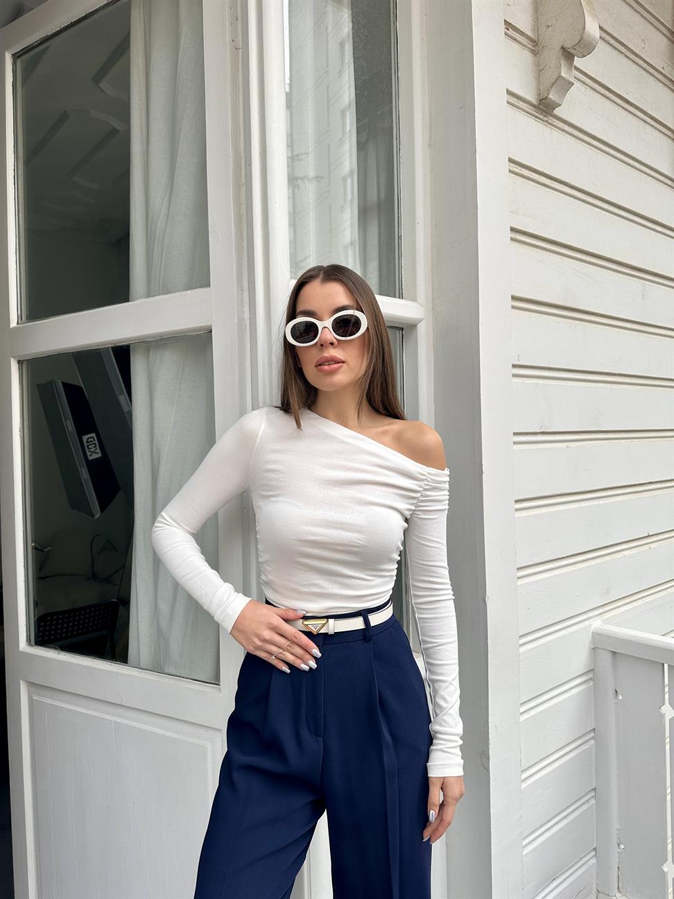 Ekru Büzgülü Asimetrik Cotton Bluz