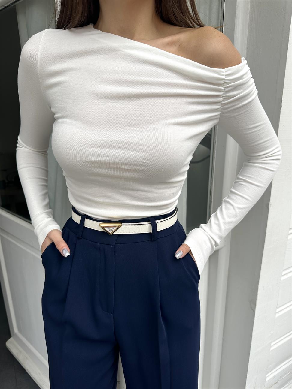 Ekru Büzgülü Asimetrik Cotton Bluz