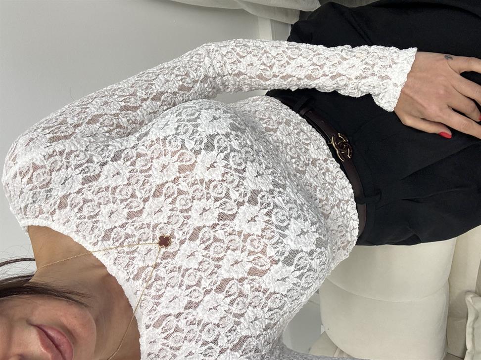 Ekru Dantel Tasarımlı Kayık Yaka Bluz