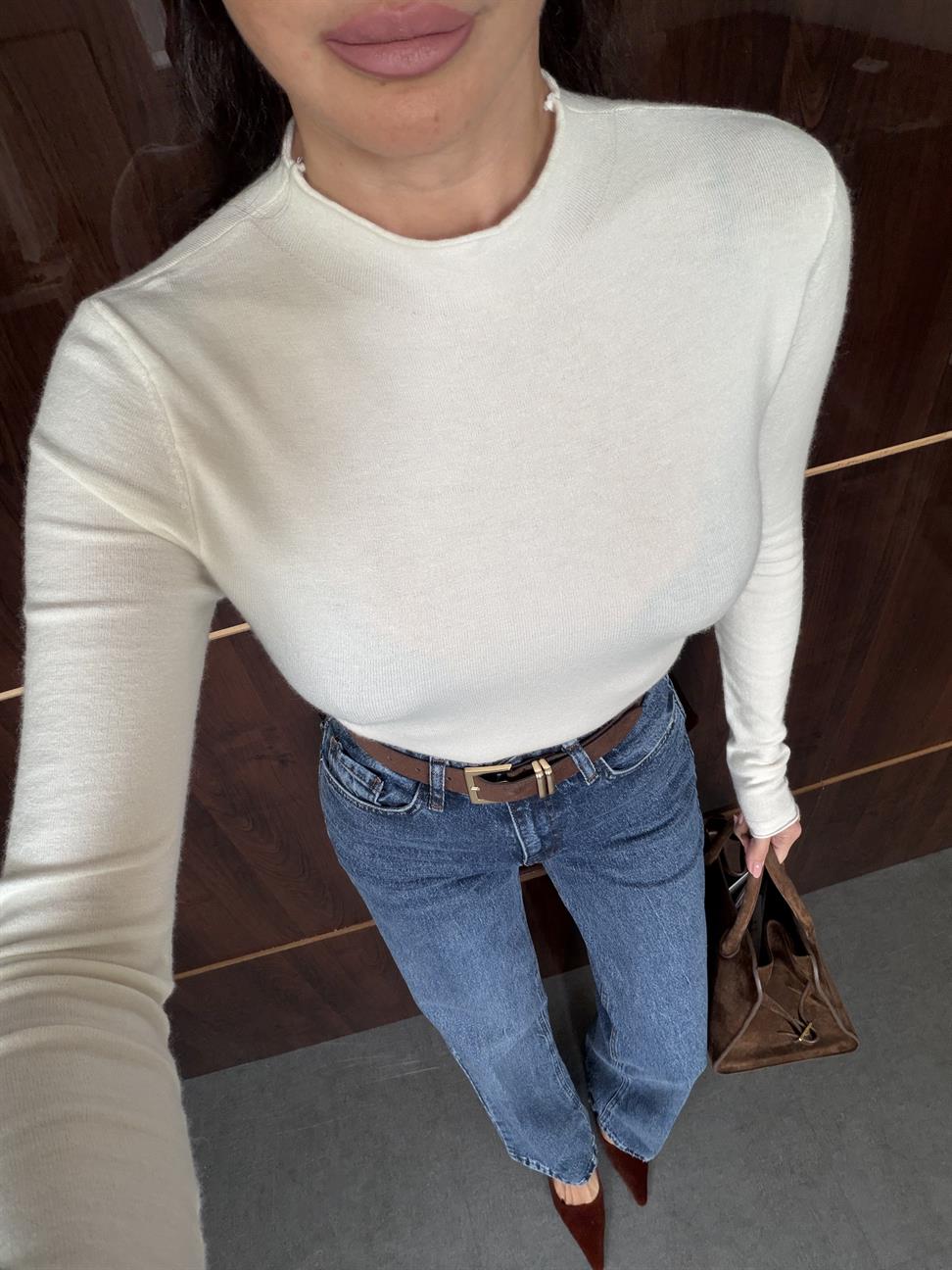 Ekru Dik Yaka Kaşmirli Ultra Hafif Triko Kazak