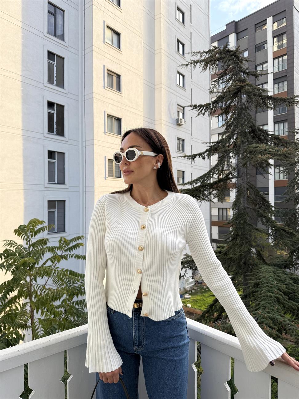 Ekru Düğmeli İspanyol Kol Triko Hırka