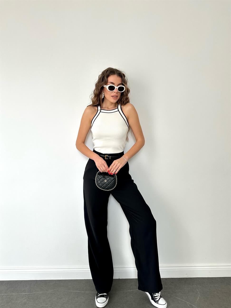 Ekru Düz Askısı İnce Çizgili Bluz