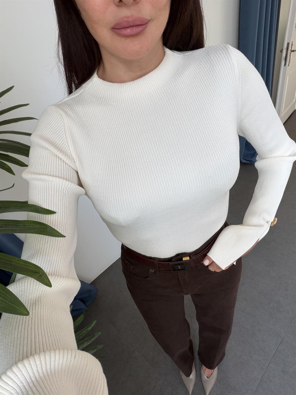 Ekru Fitilli Yırtmaçlı Düğme Detaylı Triko Kazak