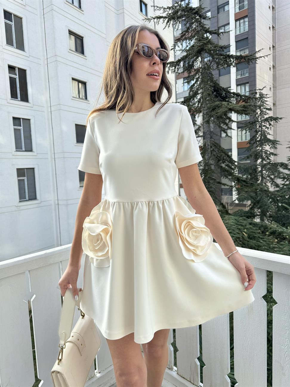 Ekru Gül Detay Elbise