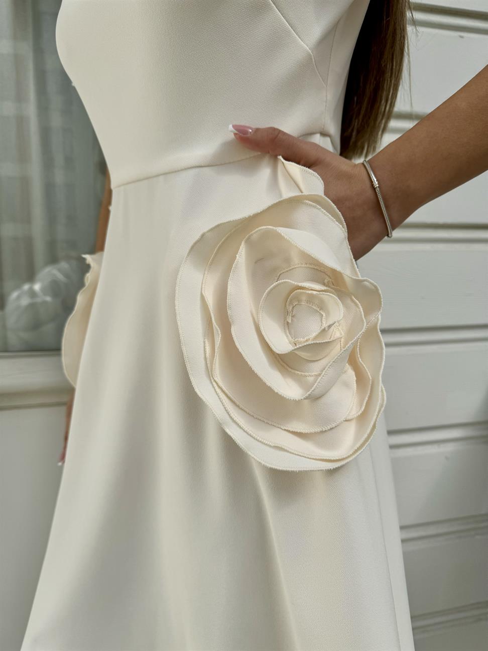 Ekru Gül Detay Midi Boy Elbise