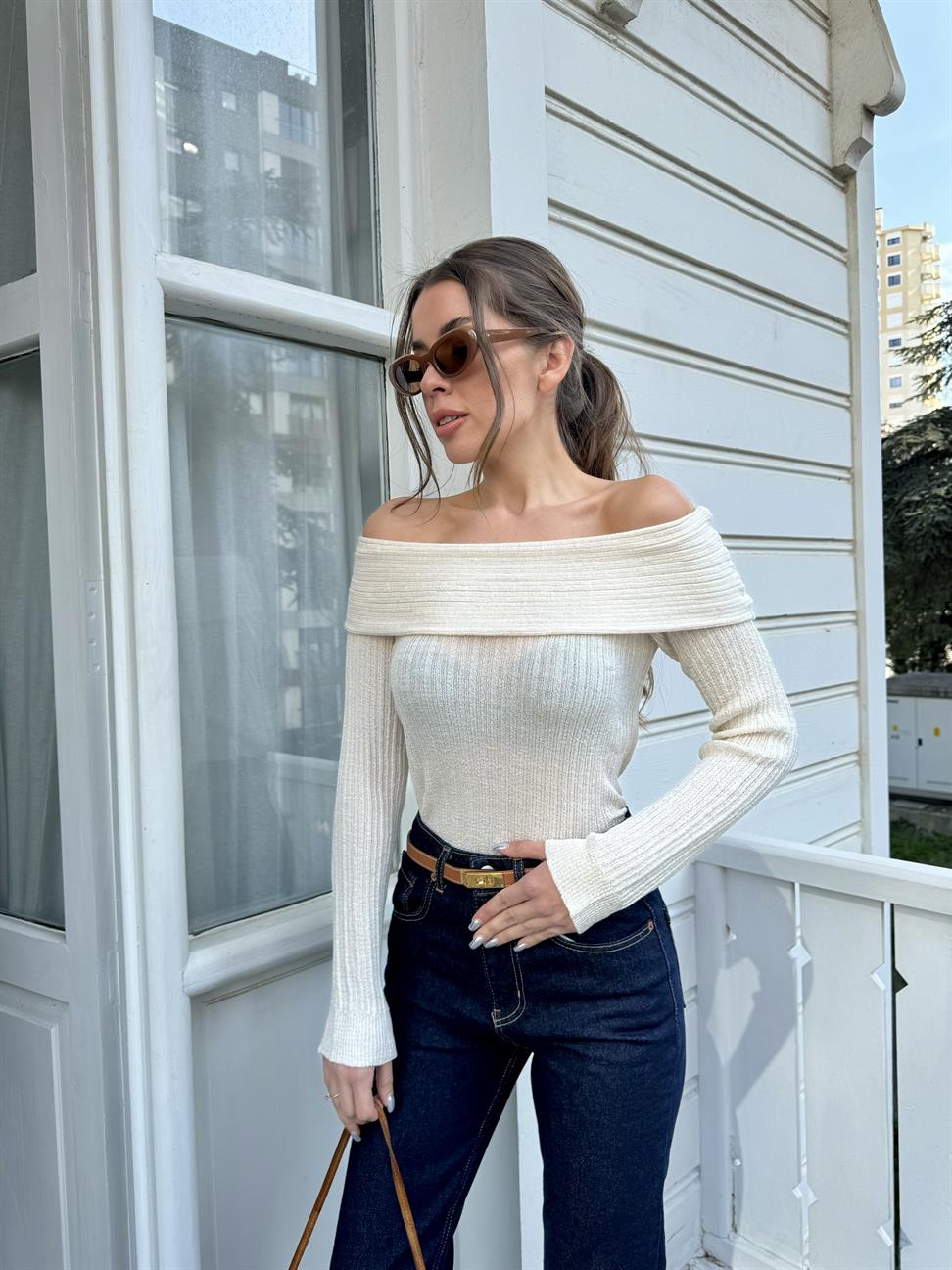Ekru İnce Doku Kayık Yaka Triko