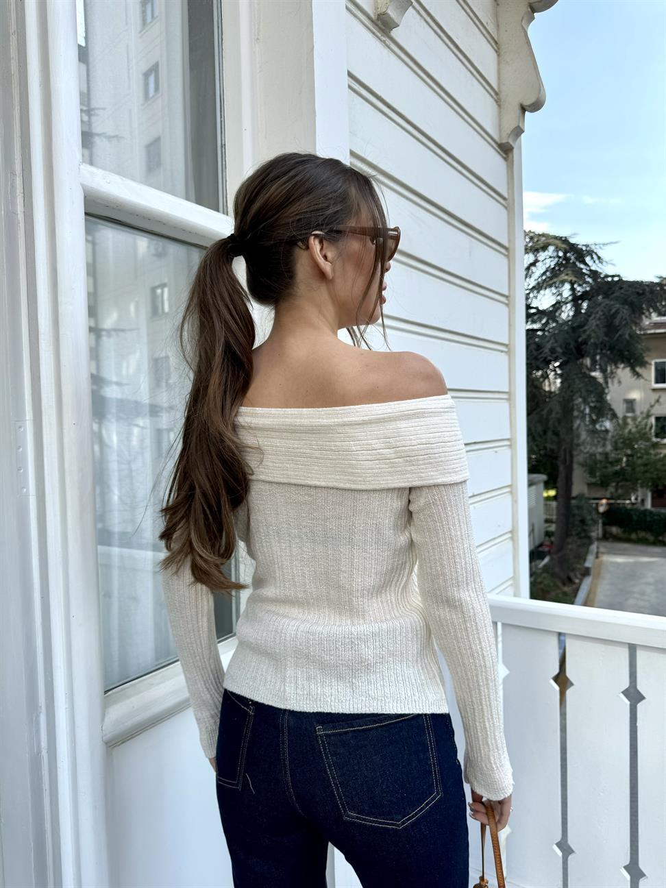 Ekru İnce Doku Kayık Yaka Triko