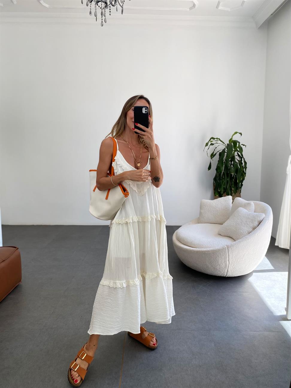 Ekru İp Askılı Oval Yaka Fisto Detaylı Tasarım Elbise