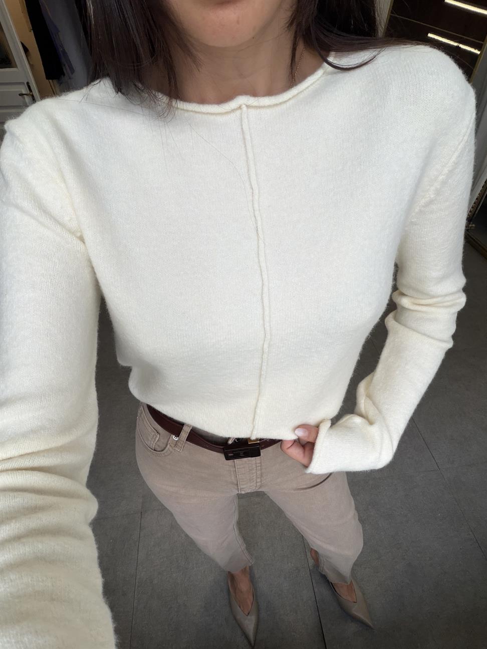 Ekru Kayık Yaka Kazak