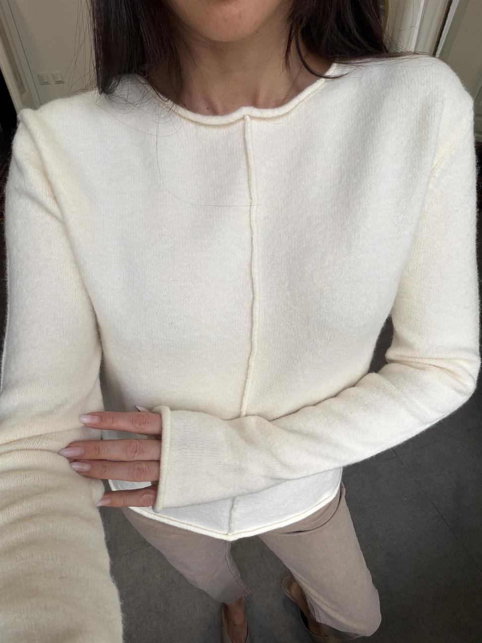 Ekru Kayık Yaka Kazak