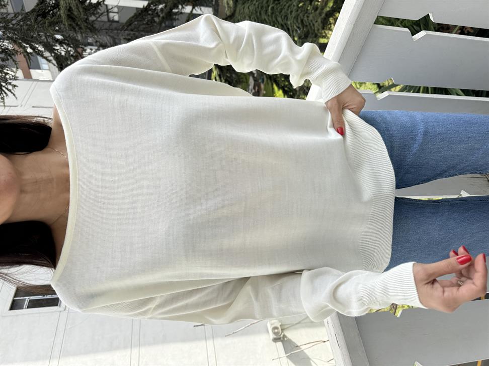 Ekru Kayık Yaka Triko