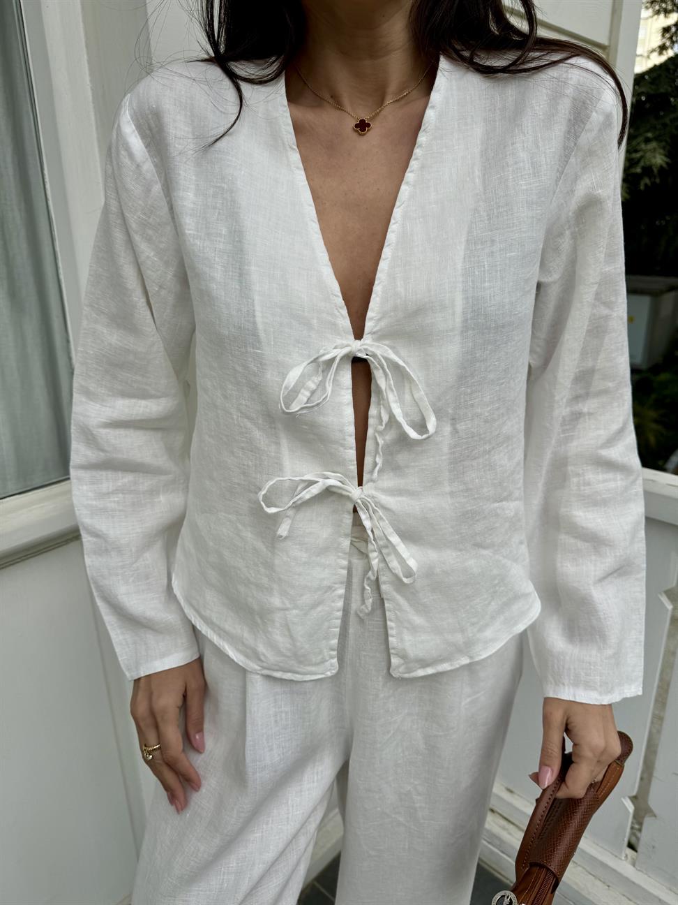 Beyaz Keten Bağlamalı Bluz