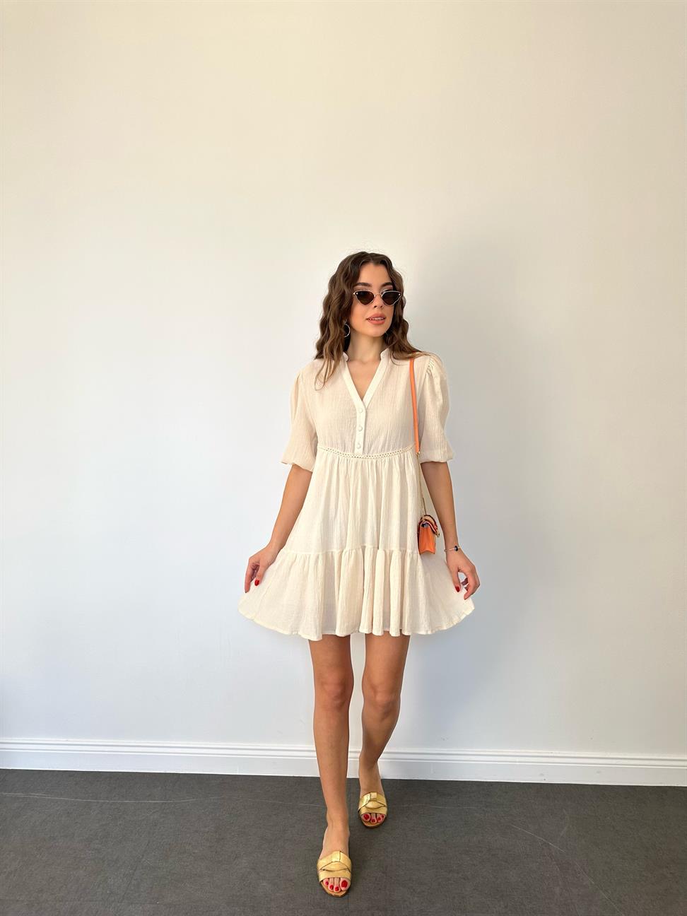 Ekru Kolu Eteği Büzgülü Elbise