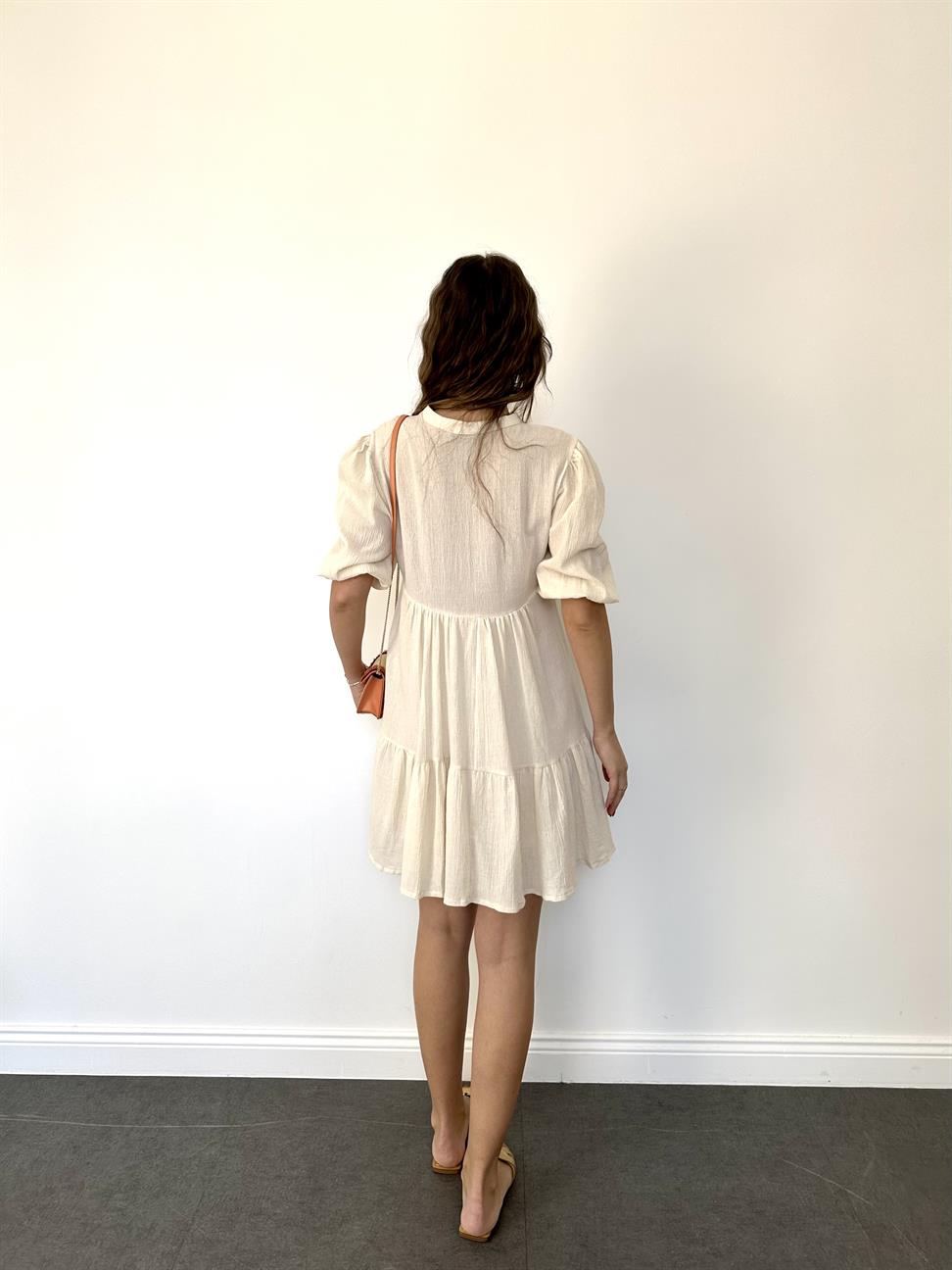 Ekru Kolu Eteği Büzgülü Elbise