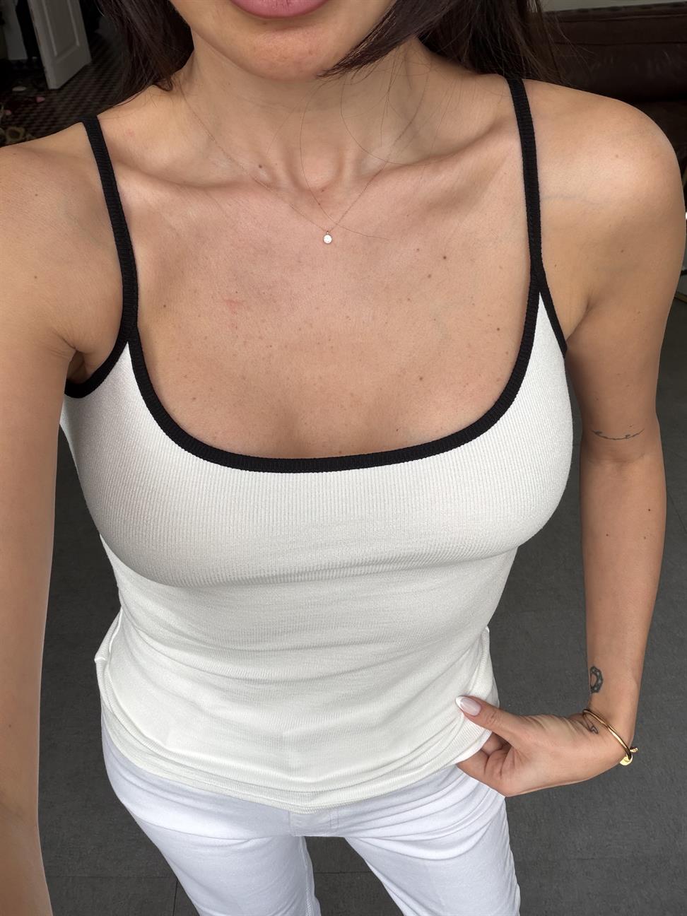 Ekru Kontrast Şeritli Askılı Top