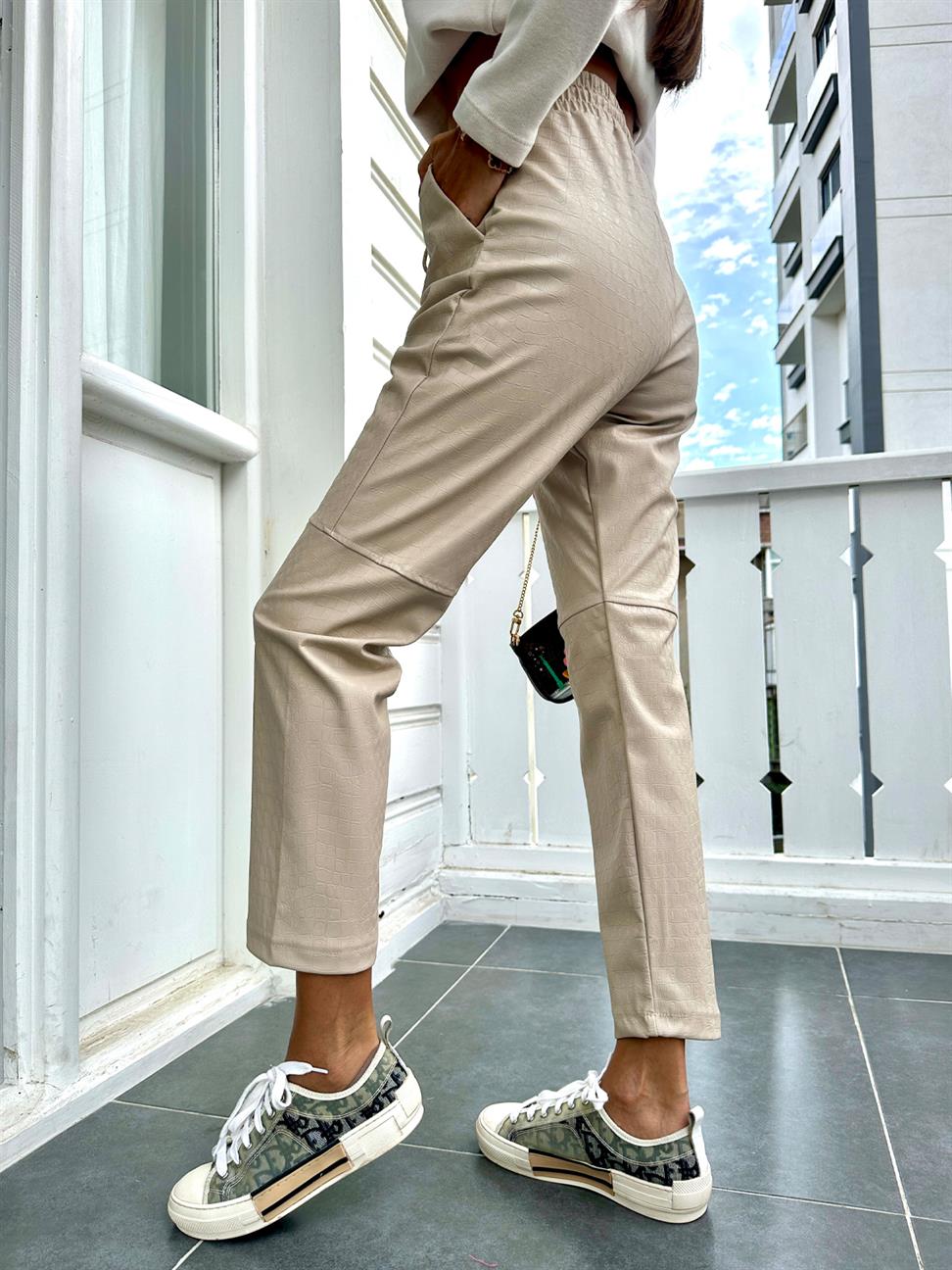 Ekru Krokodil Çimalı Deri Pantolon