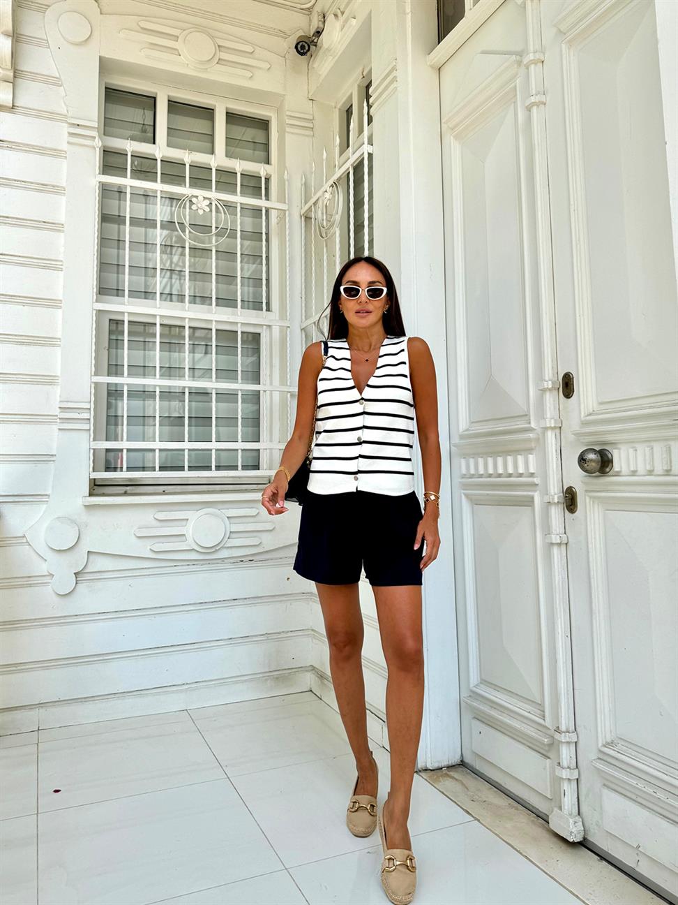 Ekru Metal Düğmeli Çizgili Yelek