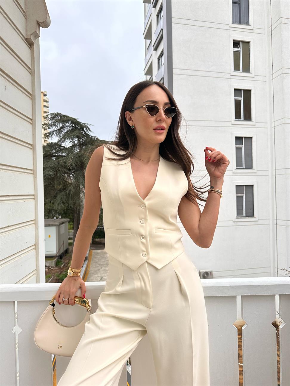 Ekru Önden Düğmeli Yelek