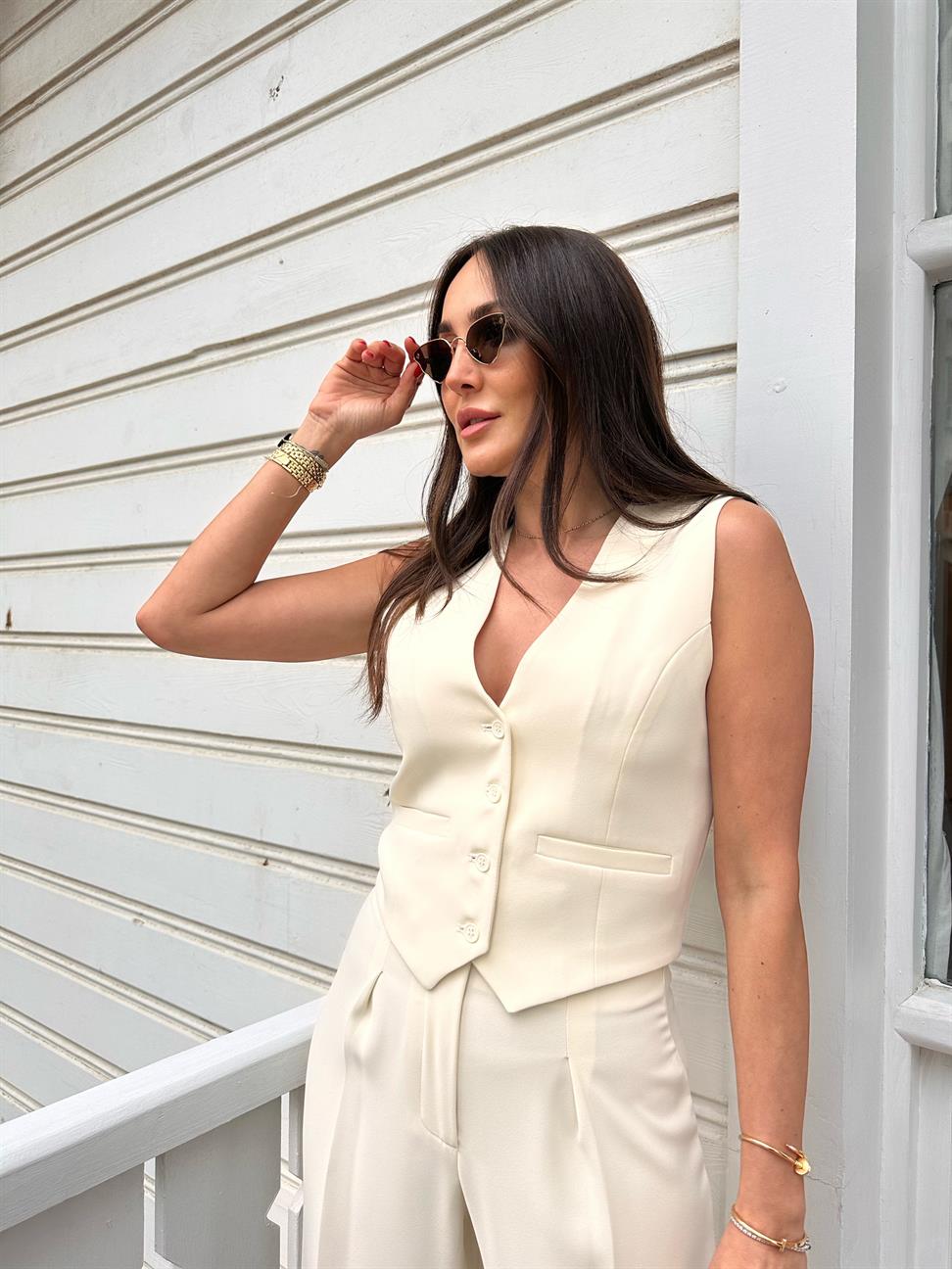 Ekru Önden Düğmeli Yelek