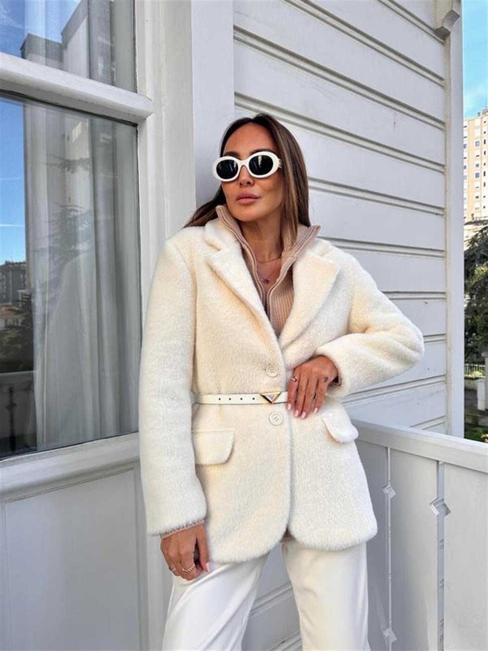 Ekru Peluş Düğmeli Ceket