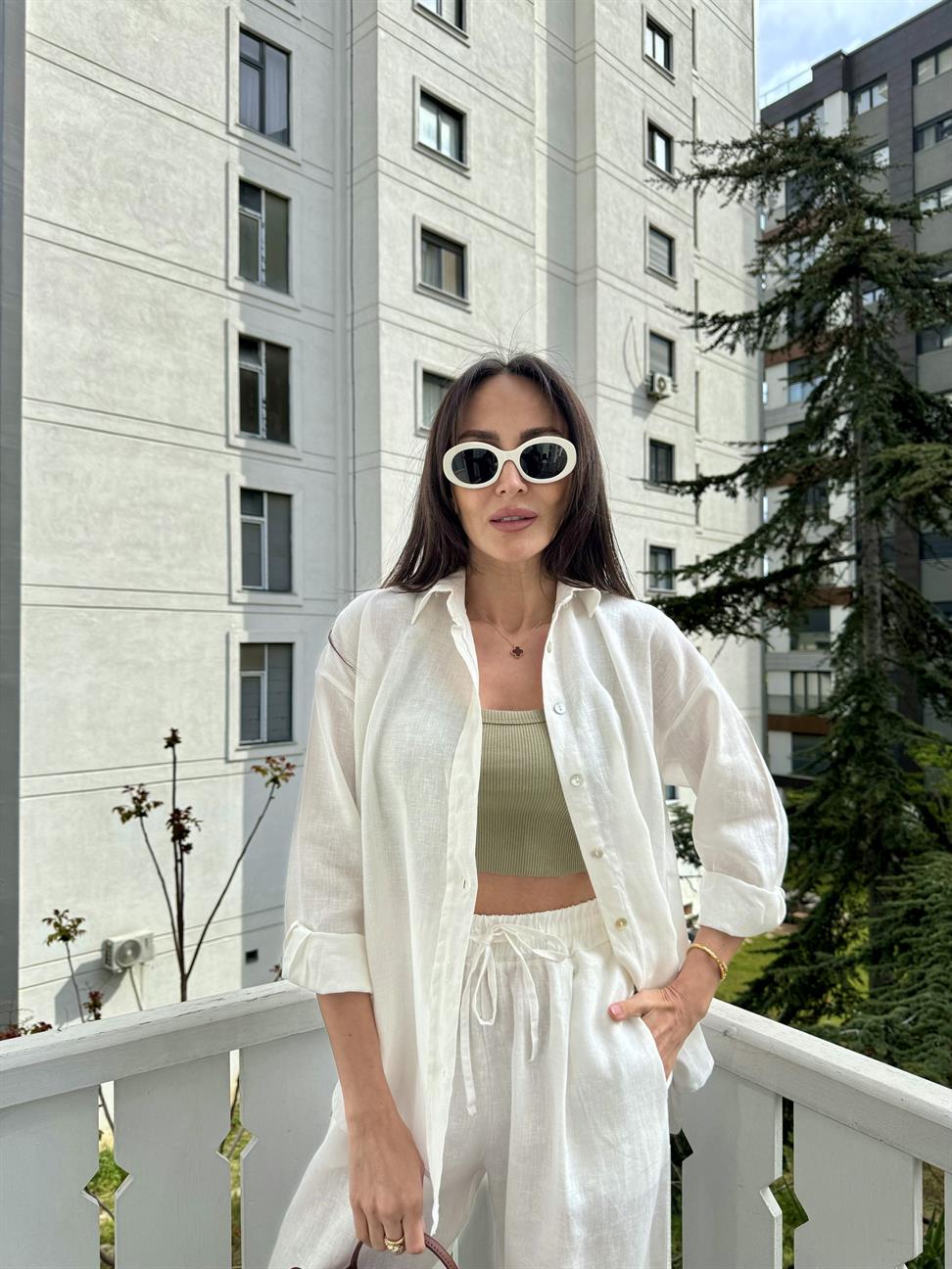 Beyaz Rahat Kesim Keten Gömlek