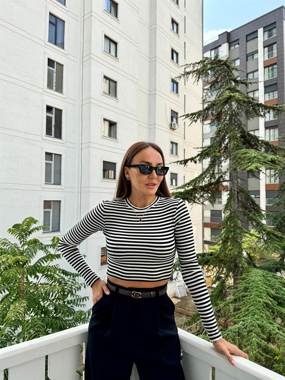 Ekru-Siyah Uzun Kollu Crop Top