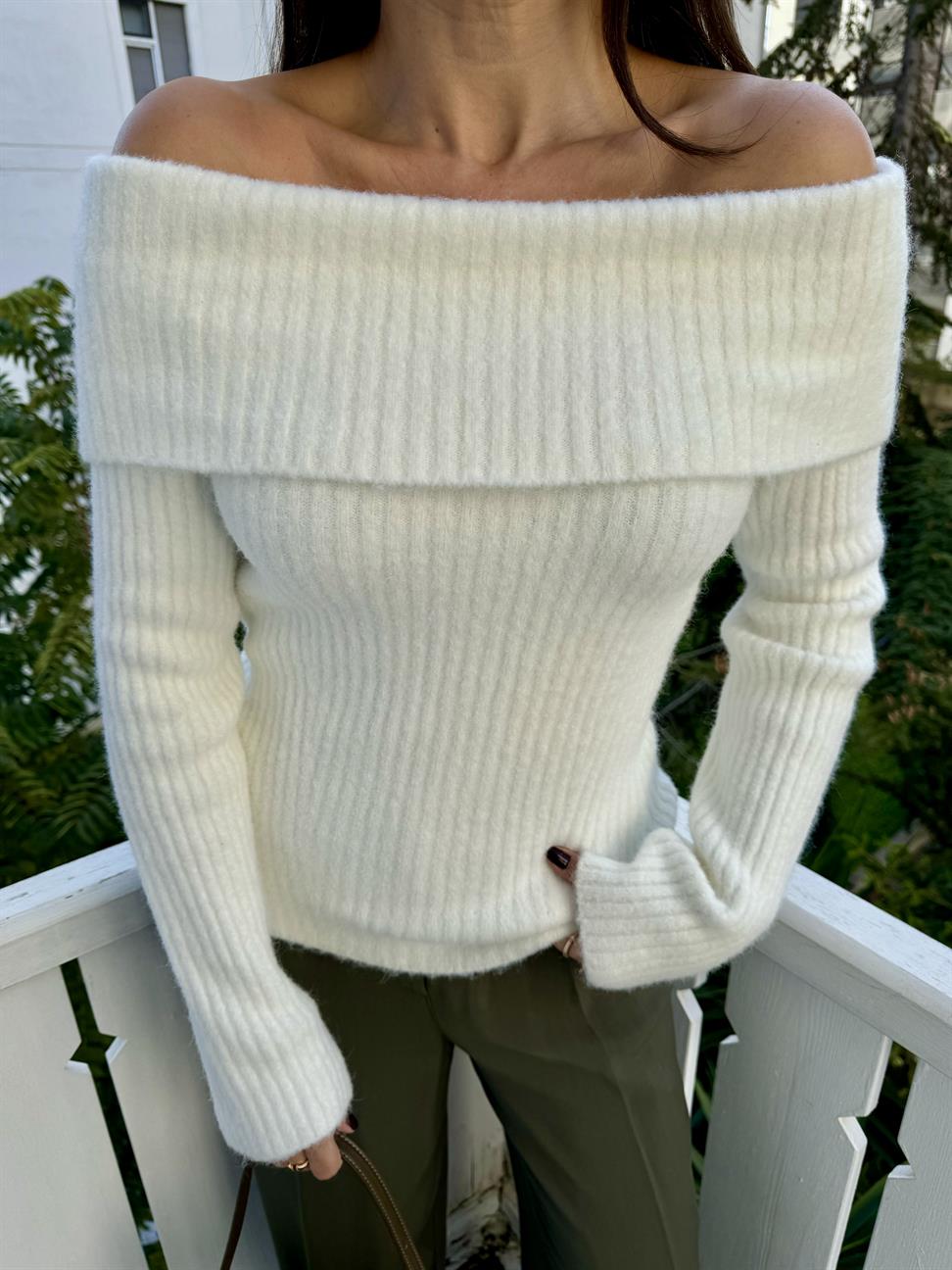 Ekru Soft Doku Bardot Yaka Fitilli Kazak