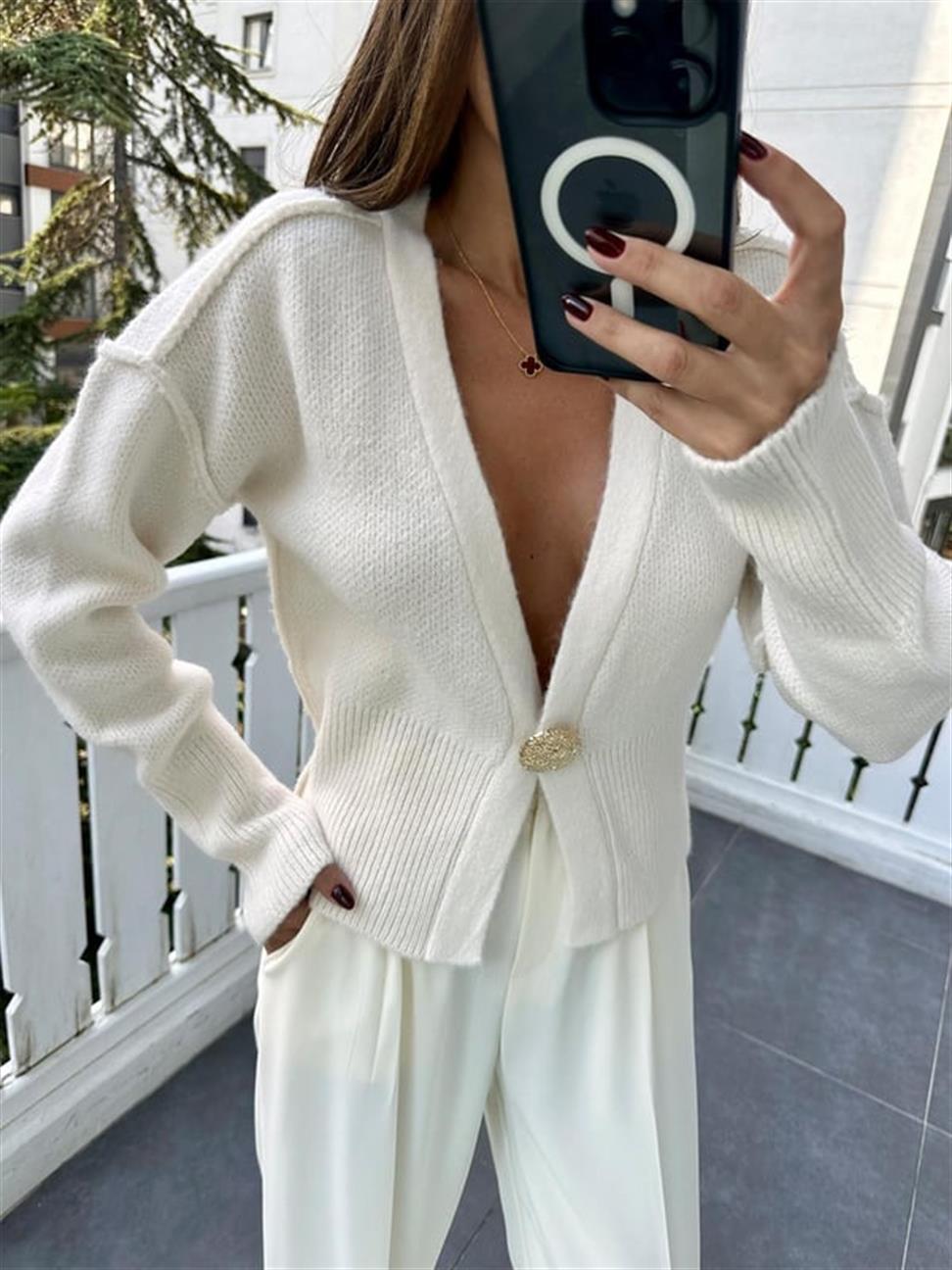 Ekru Ters Dikişli Tek Düğmeli Hırka