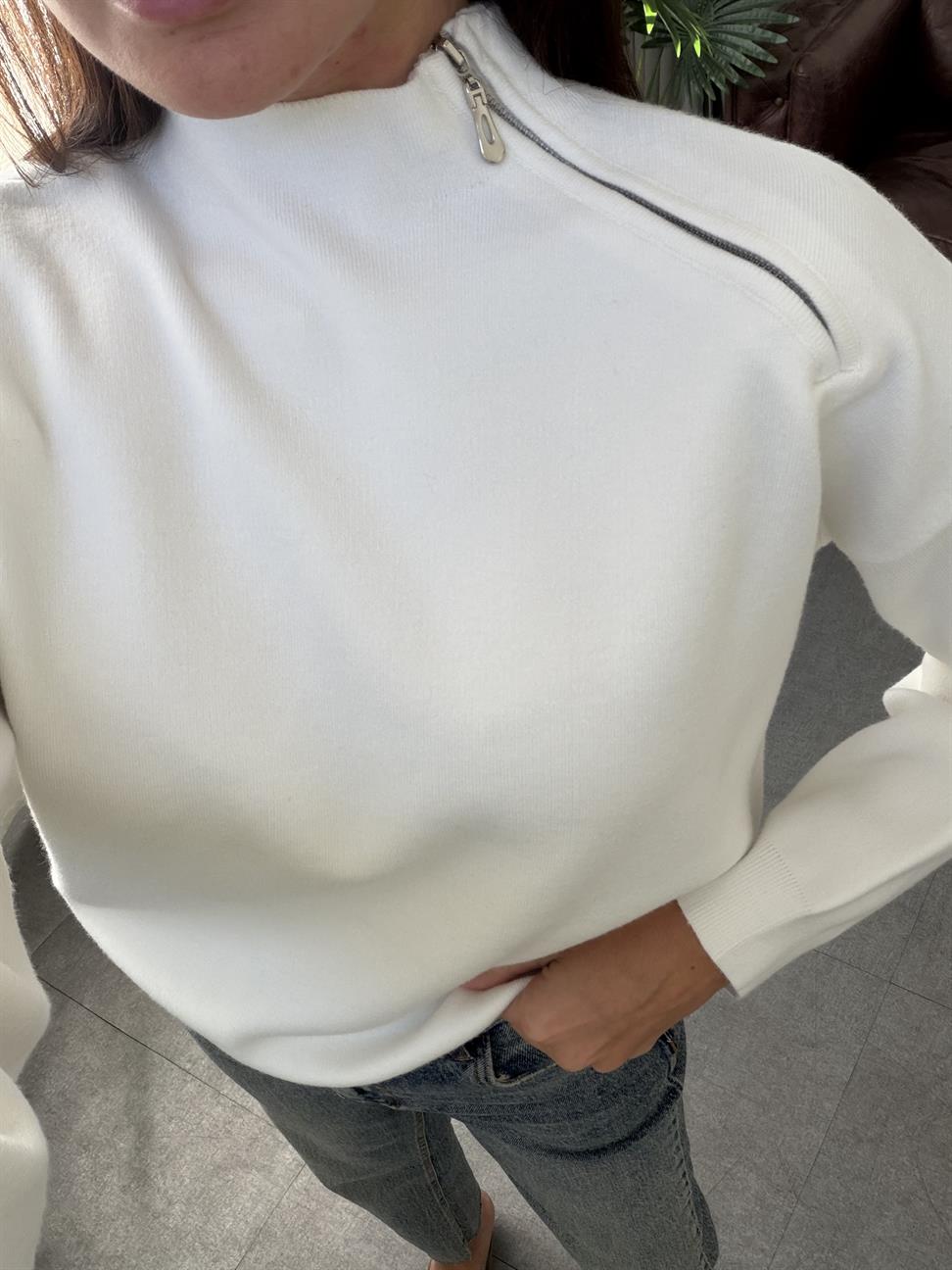 Ekru Yaka Fermuarlı Çelik Örme Triko
