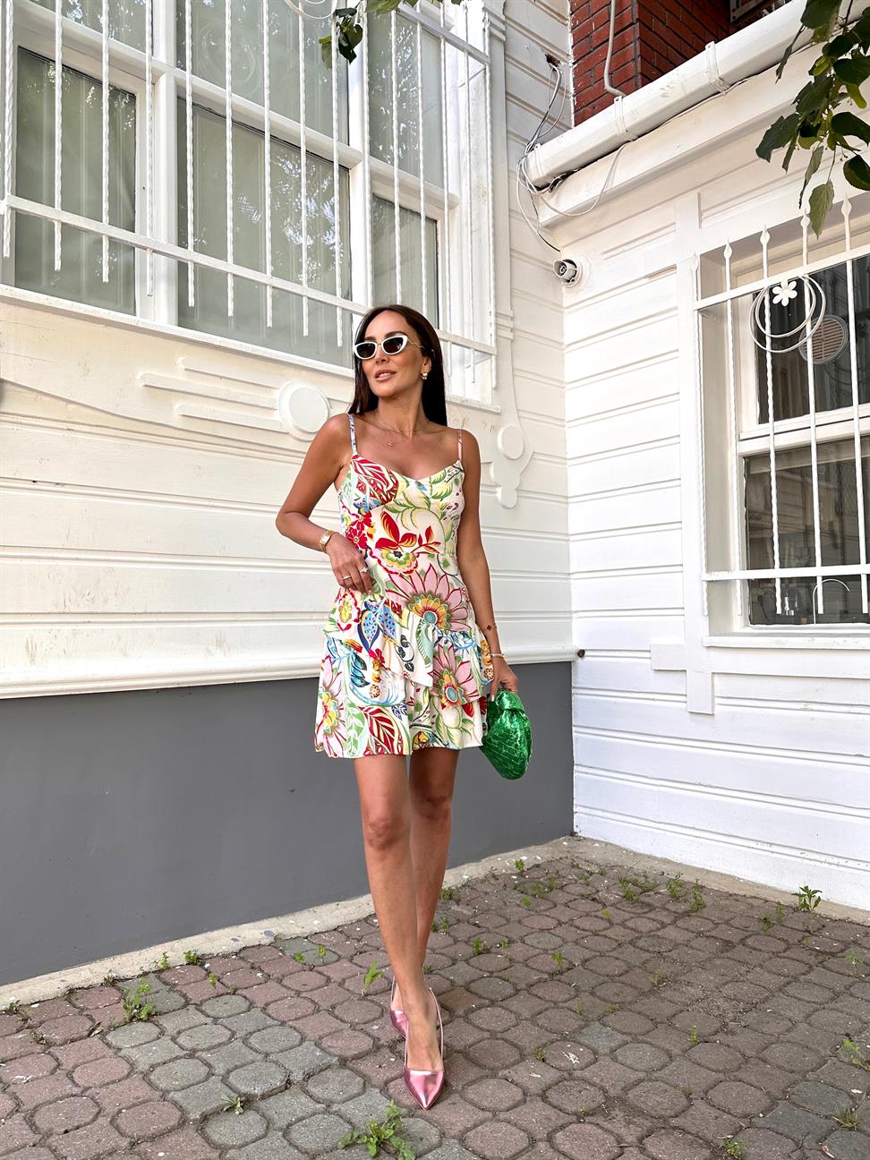 Ekru Yandan Fırfırlı Askılı Elbise