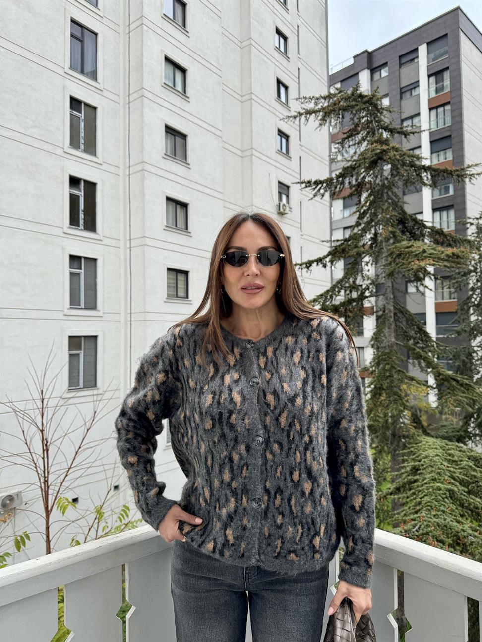 Füme-Hardal Şardonlu Leopar Triko Hırka